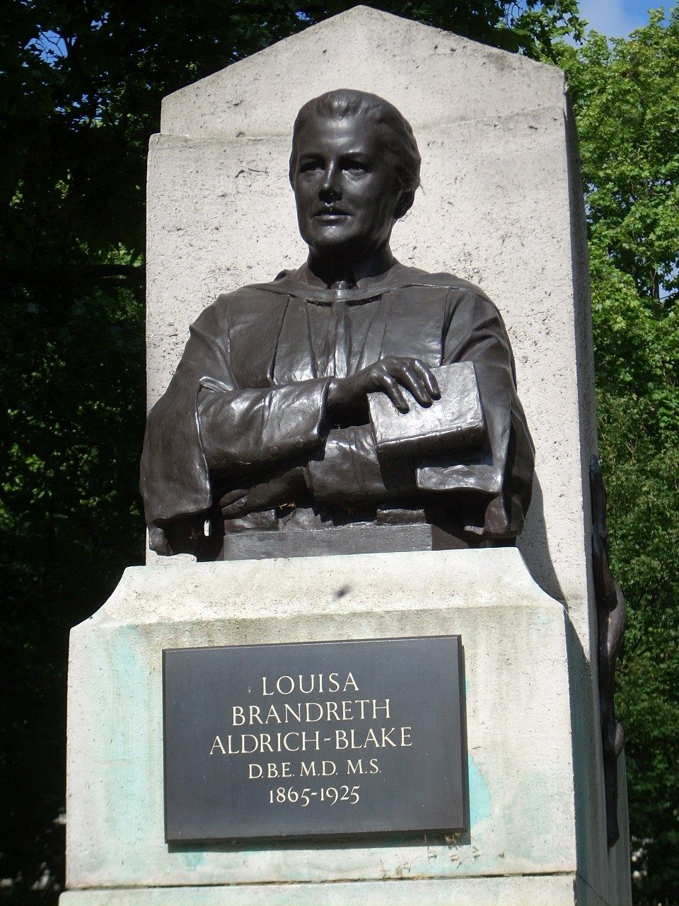 Louisa%20Aldrich-Blake%27s%20monument%2C%20London%20-%2003.JPG